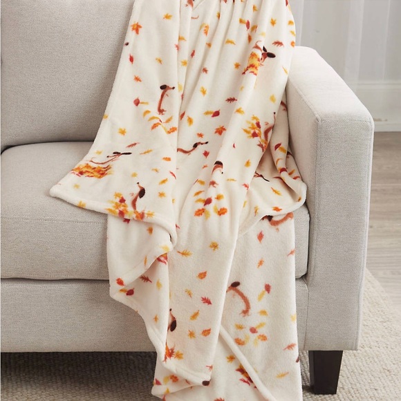 Dachshund throw blanket perfect for fall weather and decor - Picture 2 of 8